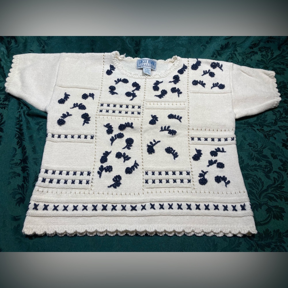 EAGLE RIVER SWEATER TOP SIZE MED